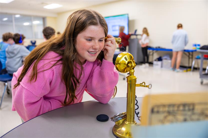 Students visit a technology museum